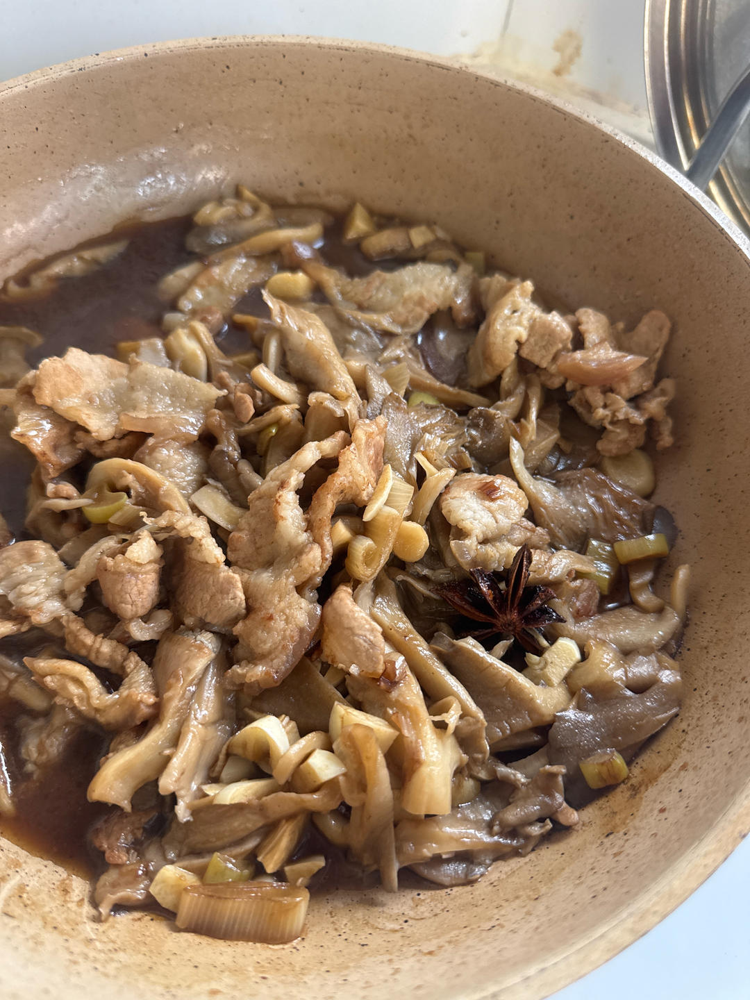 五花肉烧蘑菇（美食家大雄）