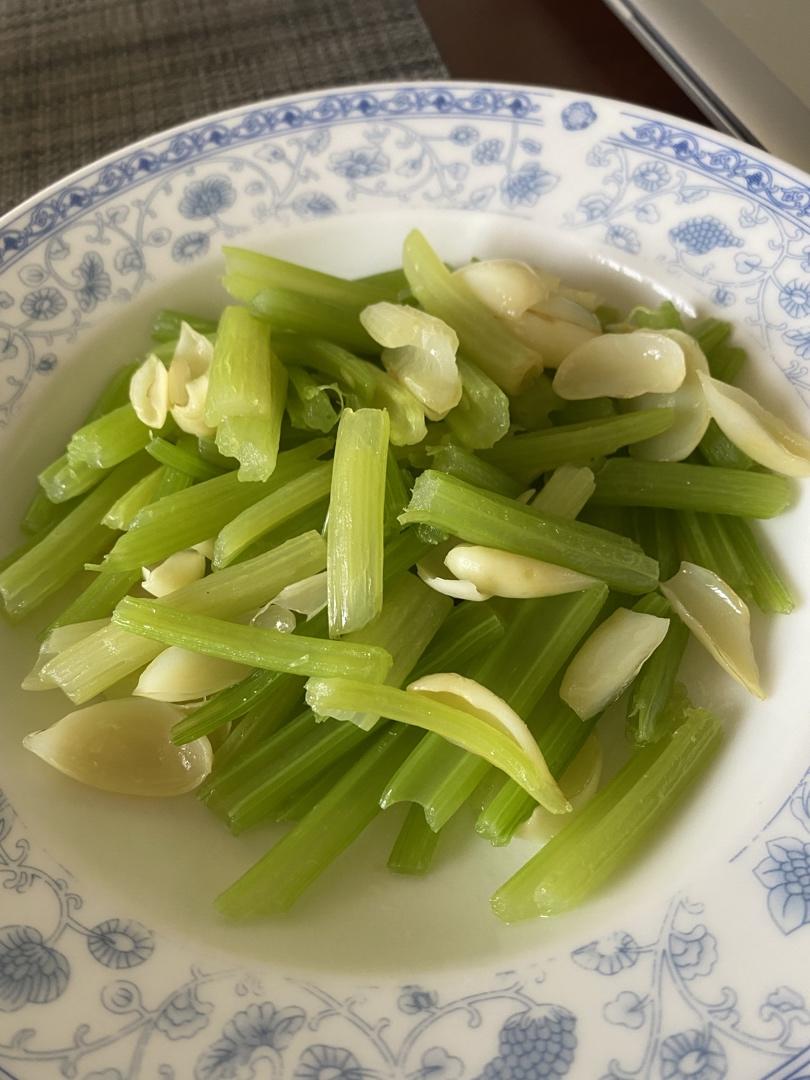 兰州鲜百合炒香芹