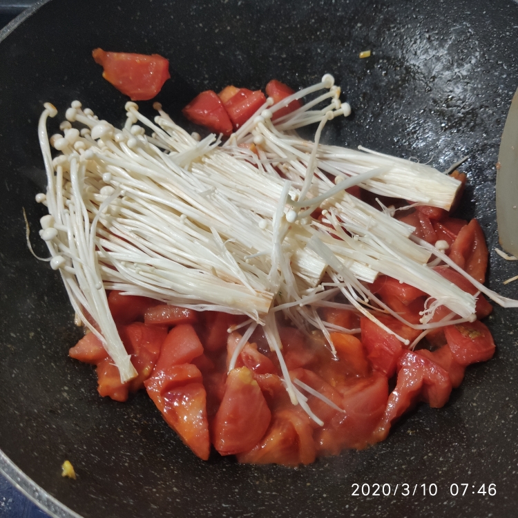 金针菇番茄炒蛋的做法 步骤3