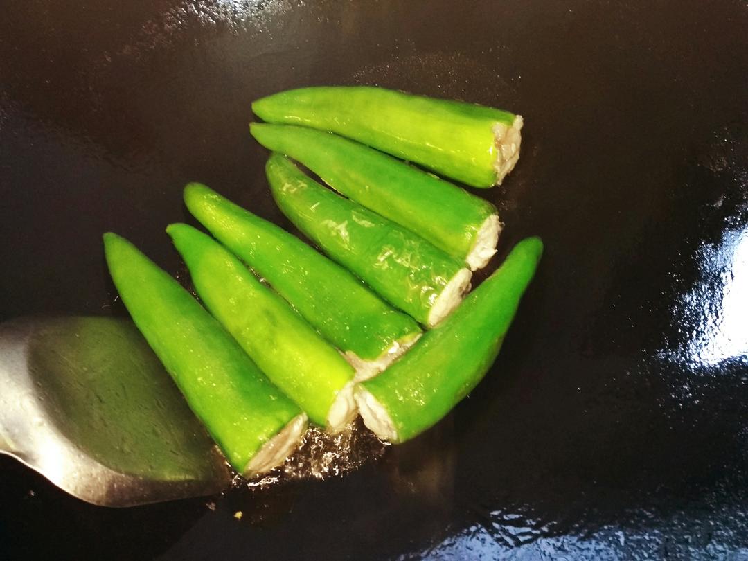 鲮鱼饼酿青椒