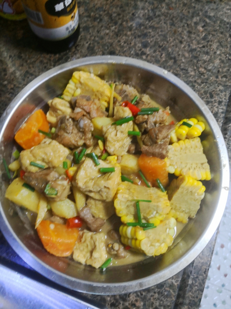 排骨炖土豆胡萝卜玉米豆腐