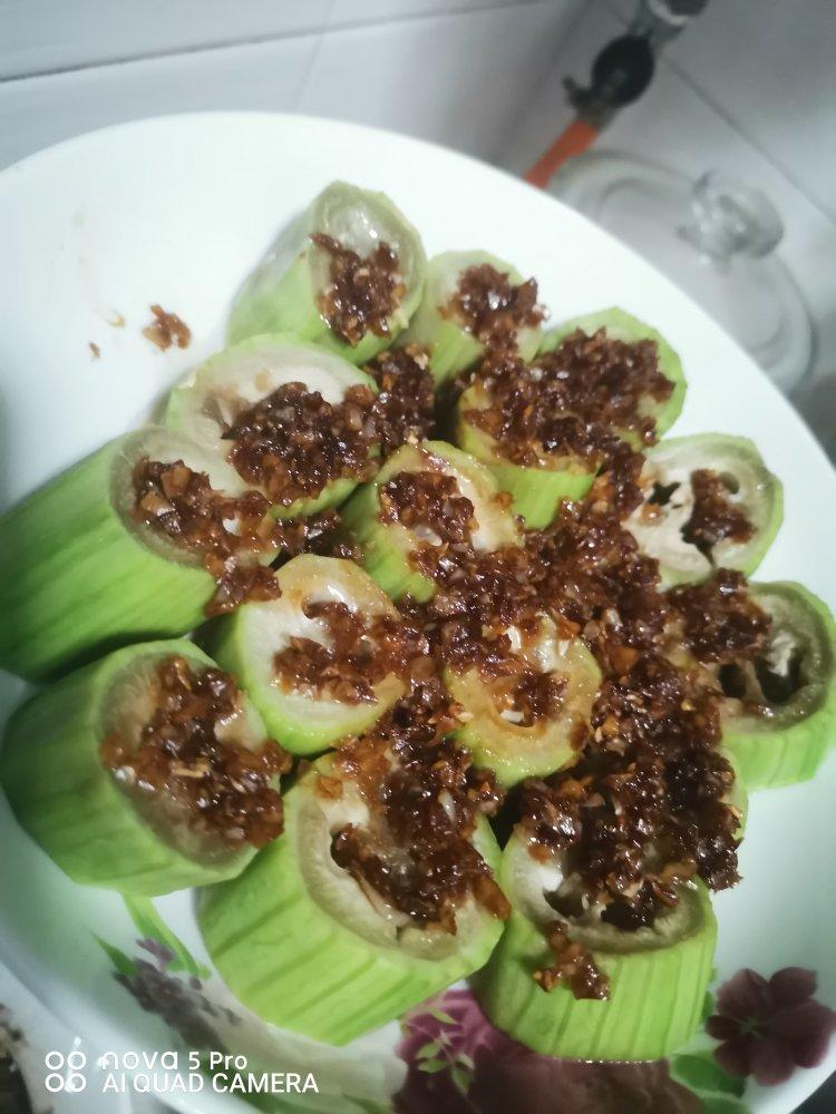 只需要五分钟就可以的美味蒜蓉蒸丝瓜