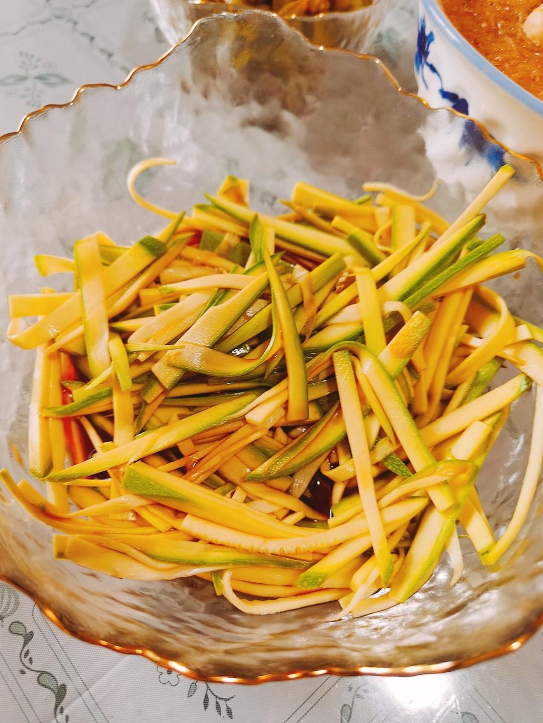 清爽凉拌西葫芦丝