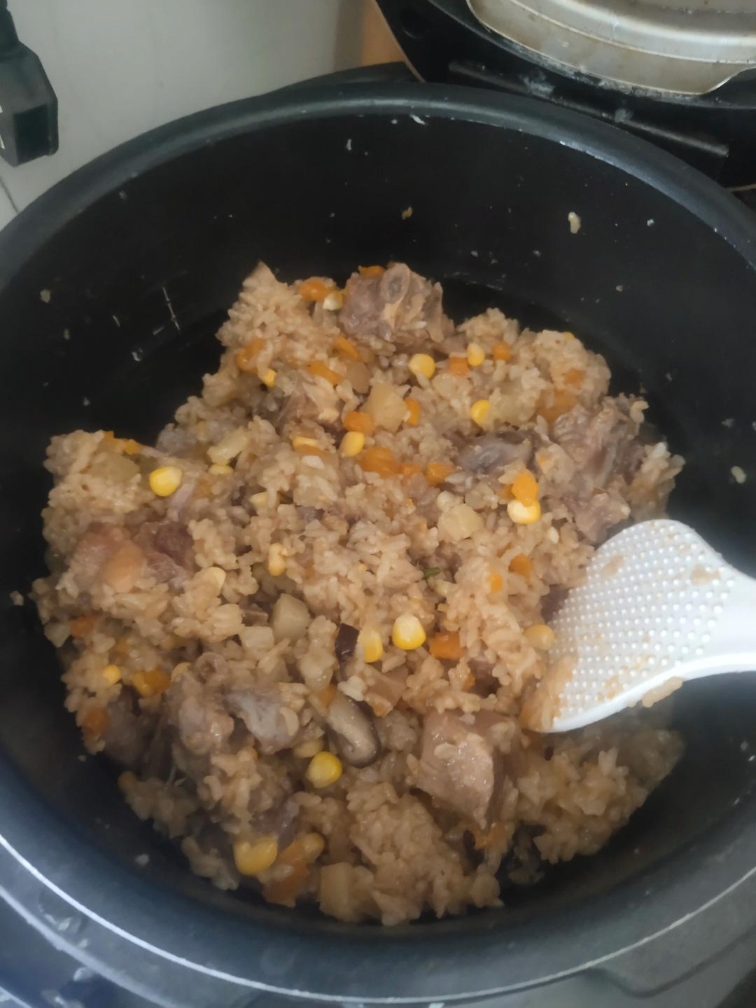 【排骨焖饭】