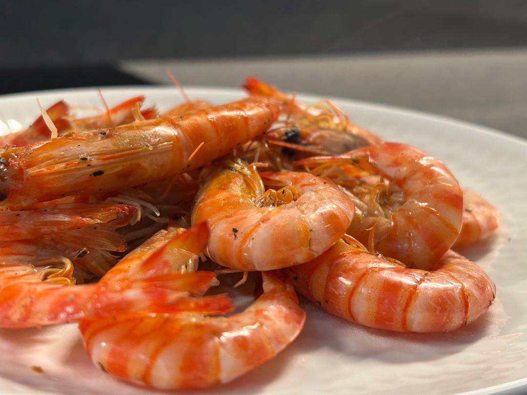 没有一滴水的白灼斑节虾