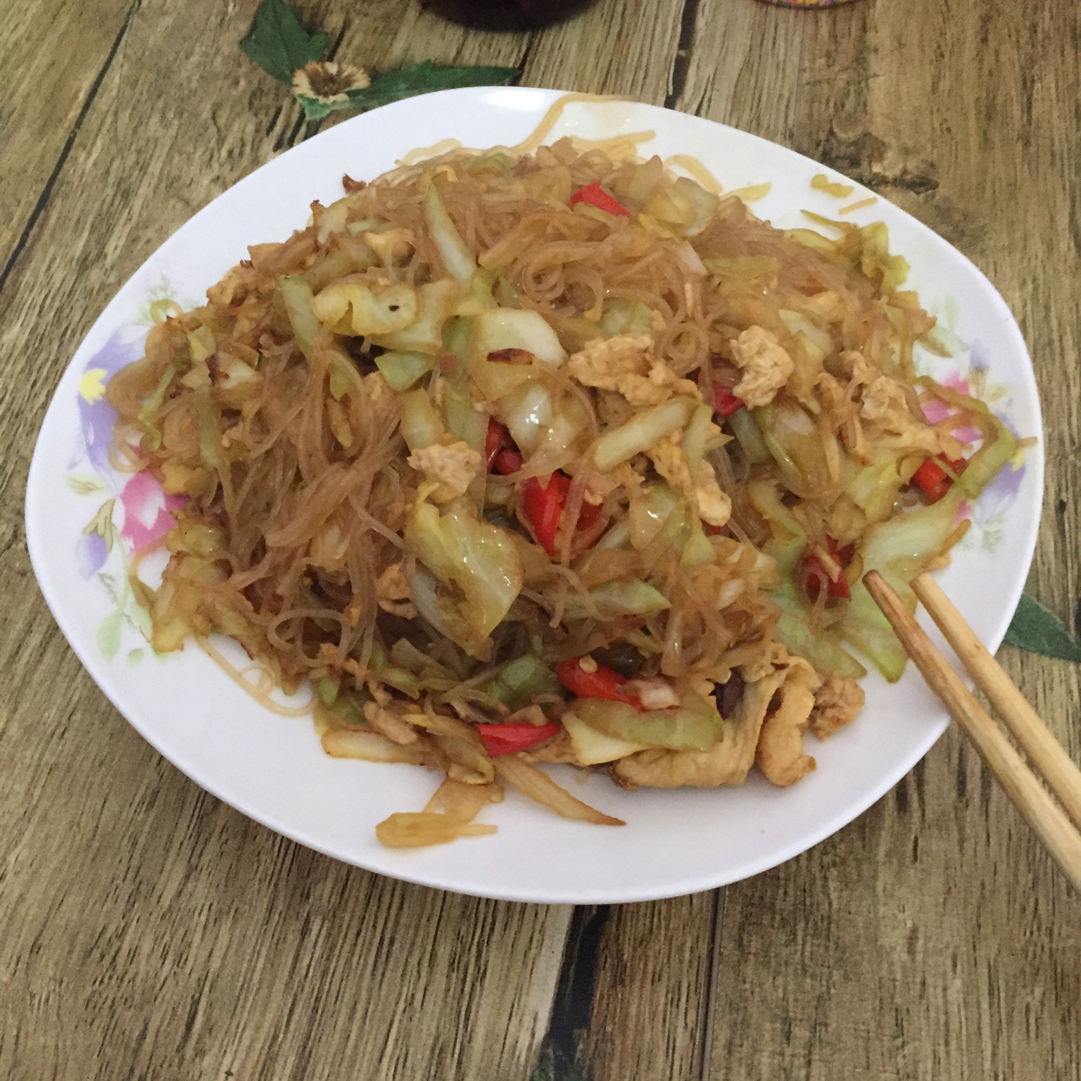 包菜粉丝炒鸡蛋