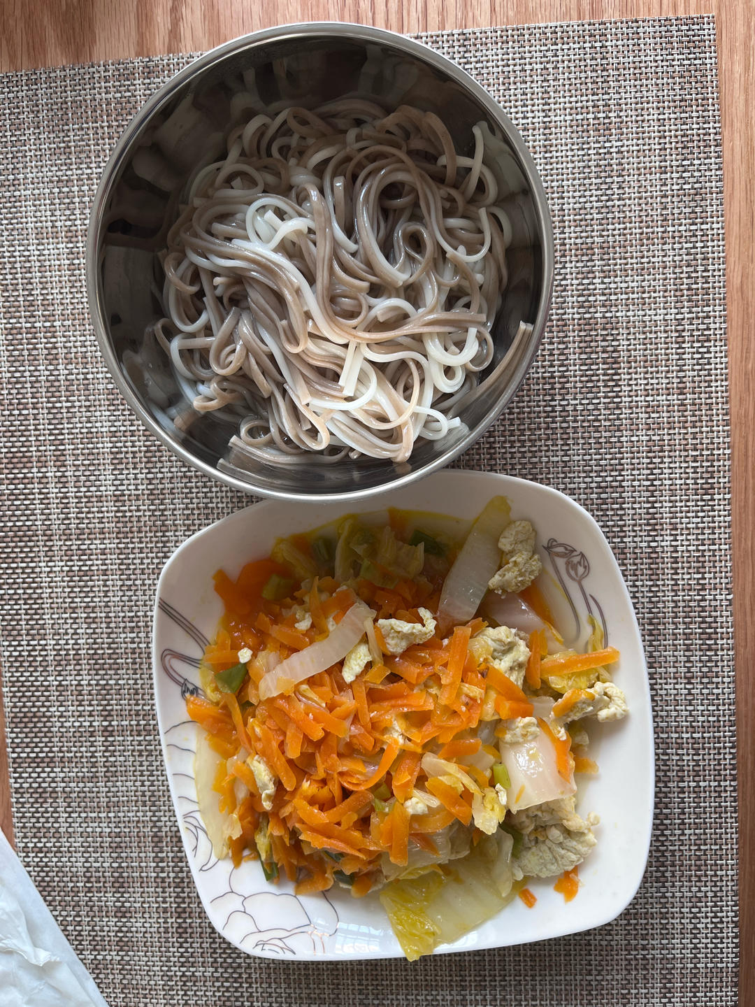 胡萝卜白菜炒鸡蛋