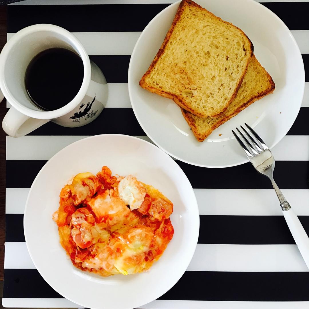 只需摆好材料去微波！惊艳全家的早餐端上桌：香肠奶酪烘蛋