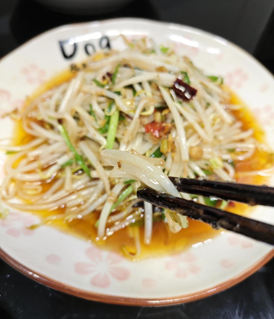 绿豆芽炒韭菜