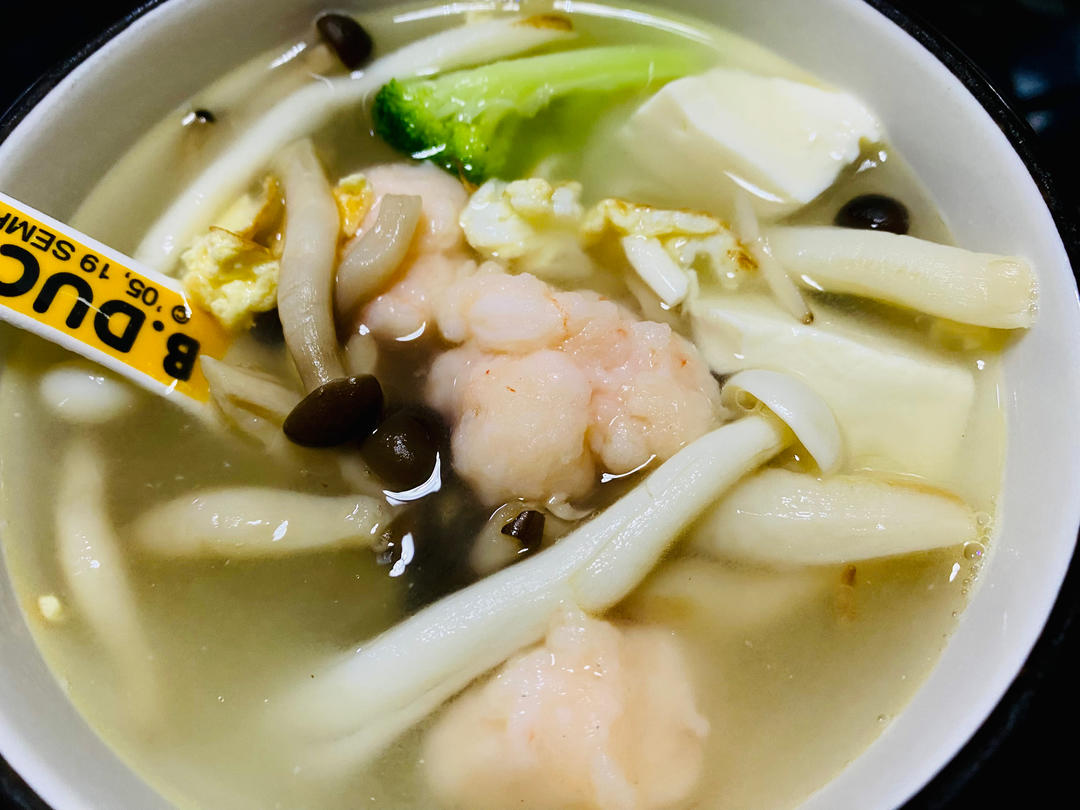 豆腐鲜虾菇菌汤