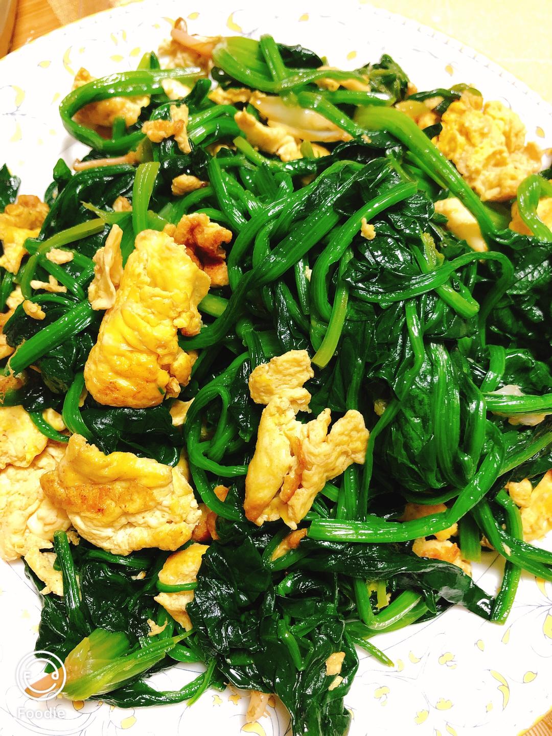 红根菠菜炒鸡蛋
