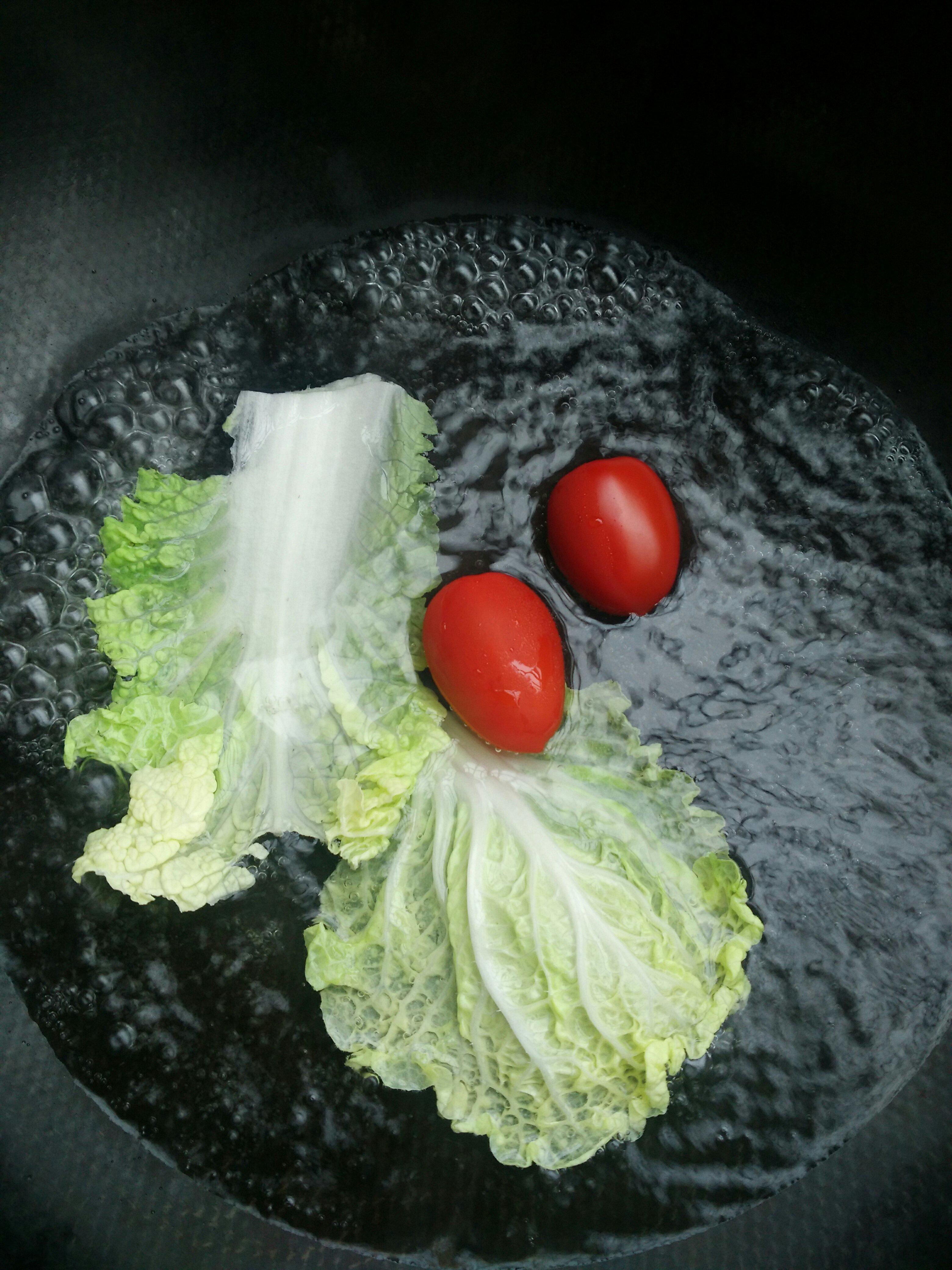 白菜西红柿鸡蛋饼的做法 步骤1