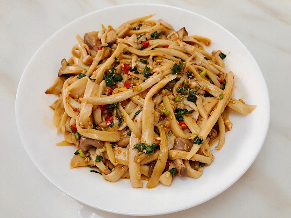 比肉还好吃的【手撕凉拌杏鲍菇】，上桌扫光光