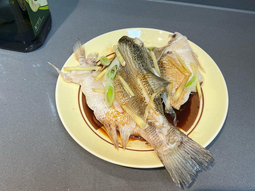 10分钟做 清蒸鲈鱼 （附切鱼图解）