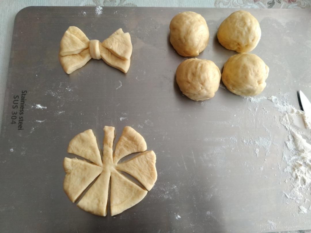 蝴蝶结牛奶面包