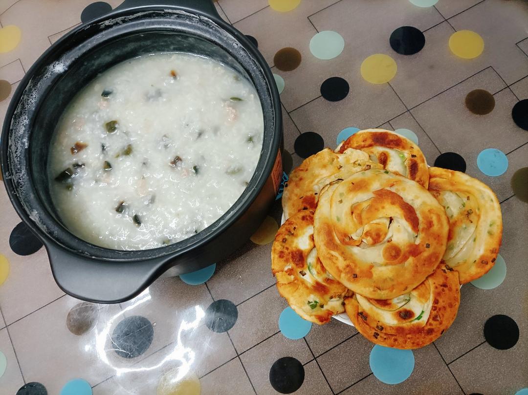 【葱油饼】假期好好做早餐，4步吃上香脆葱油饼！