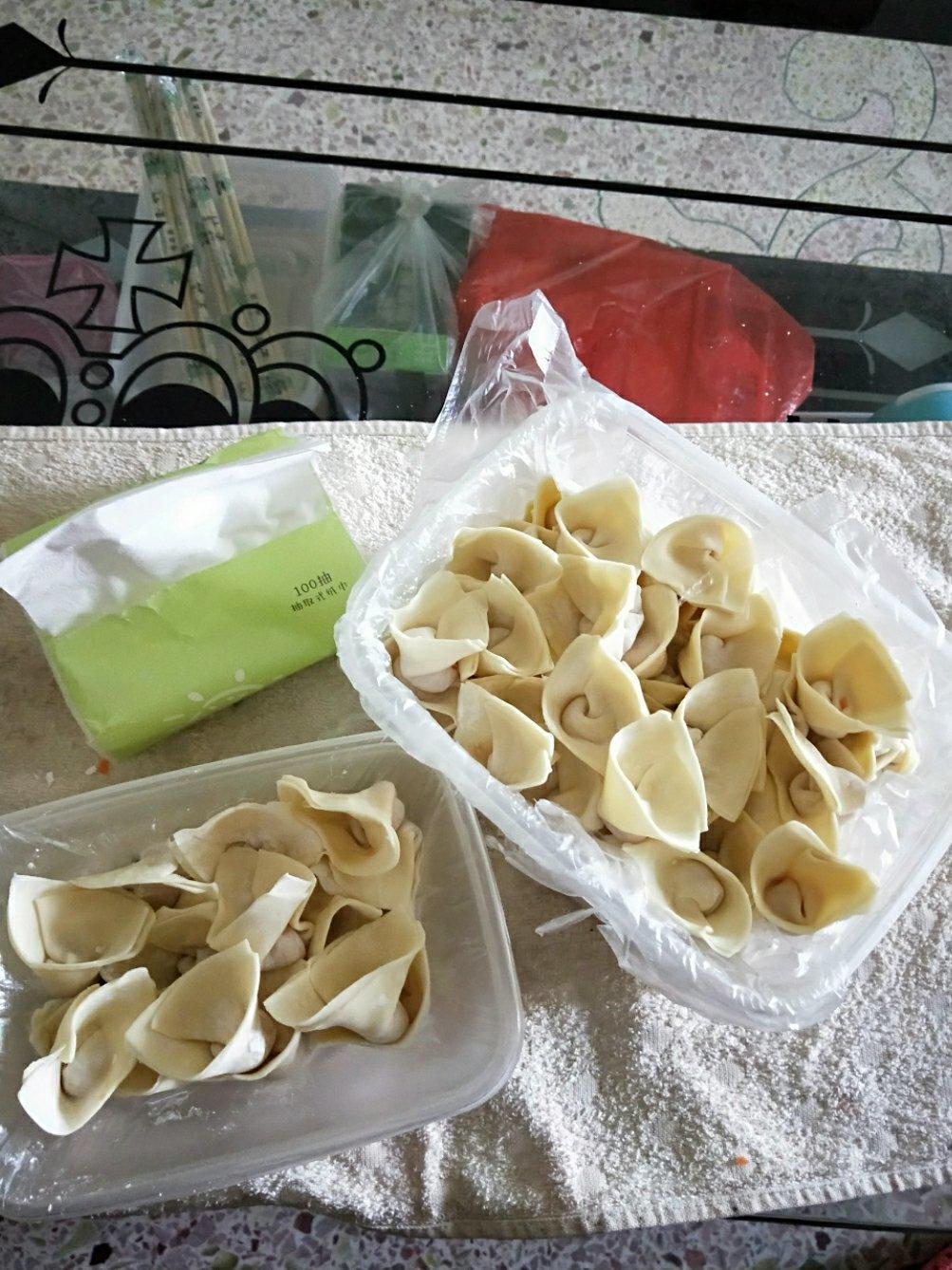 虾仁猪肉胡萝卜馄饨-附剥活虾技巧.几种馄饨包法