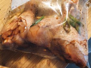 香饽饽的烤鸡腿的做法 步骤2