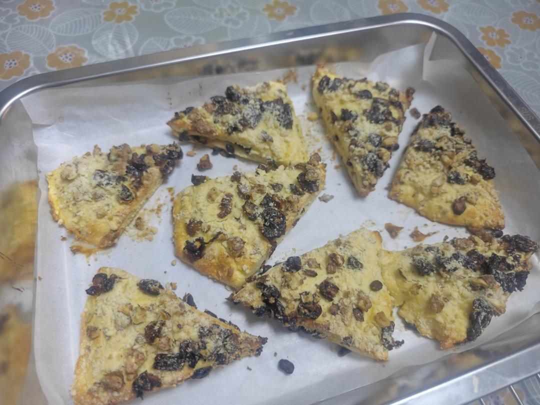 满屋飘香，口口都是满足——酥松香甜的蔓越莓蜜豆司康