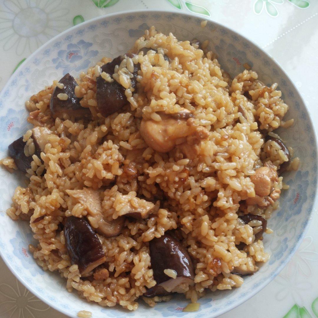 【香菇鸡肉焖饭】