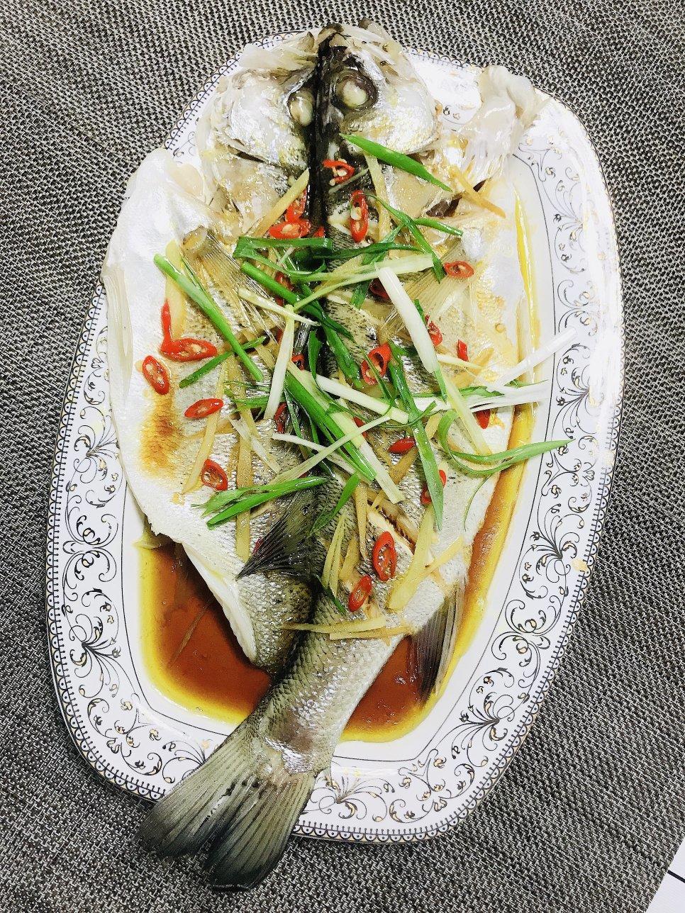 我爱美食feng做的清蒸海鲈鱼