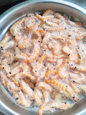 韭菜豆腐炒虾皮的做法 步骤1