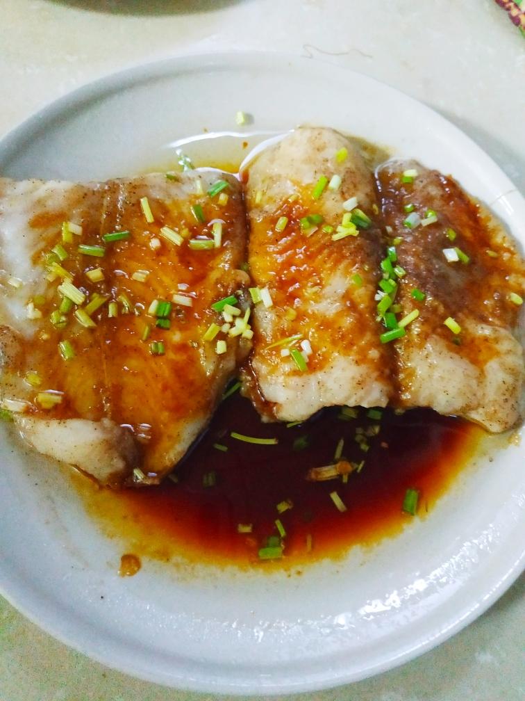 夏天里清爽的——葱油清蒸巴沙鱼的做法