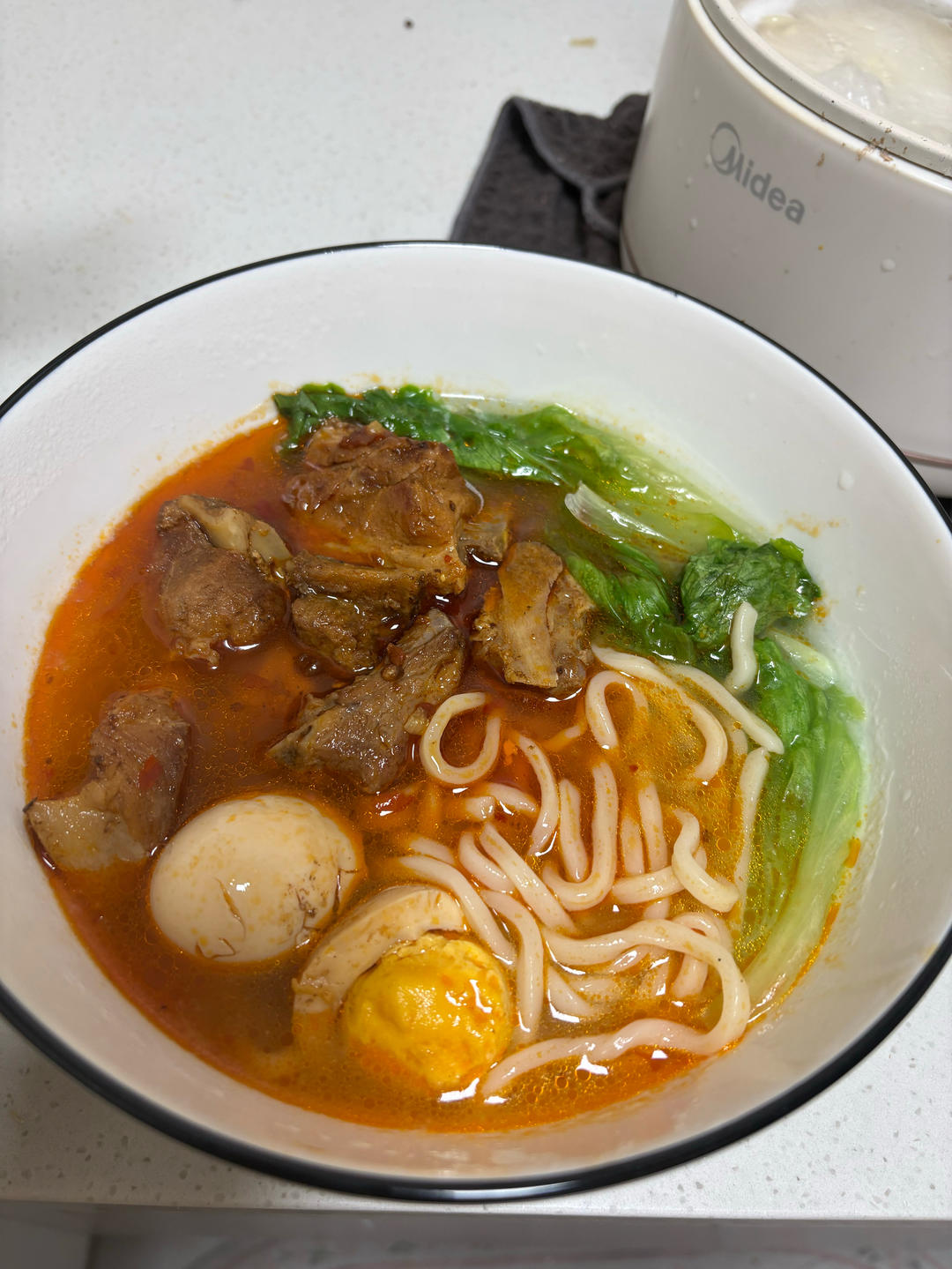 慢火细炖-鲜香浓郁的排骨面