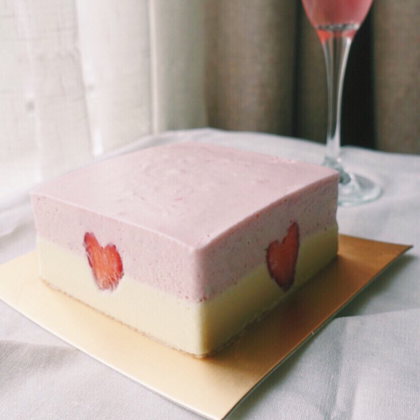 爱心草莓白巧克力慕斯--情人节蛋糕