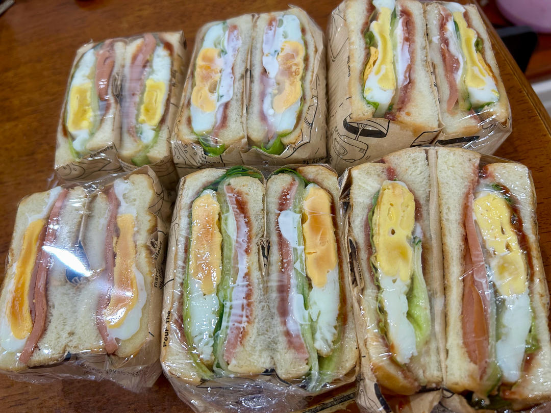 鸡蛋火腿三明治