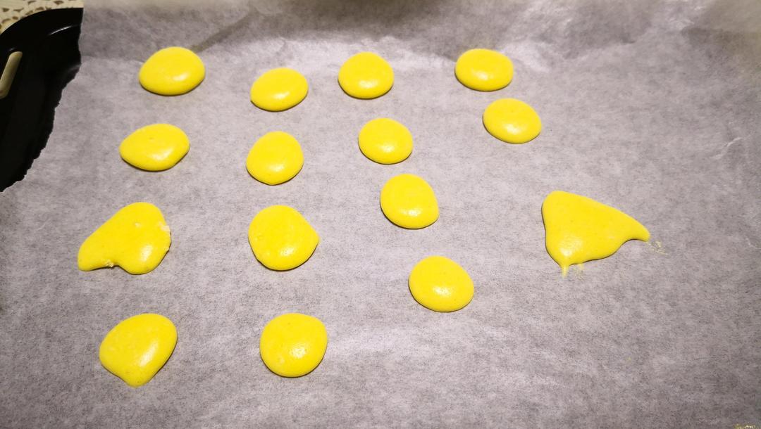 入口即化的无添加蛋黄溶豆