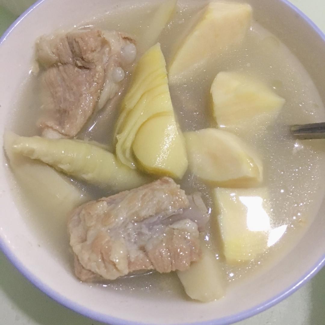 梨子跳做的冬笋排骨汤
