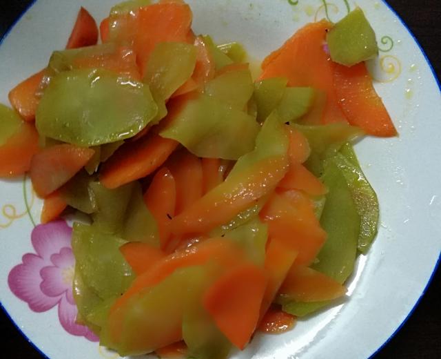 莴苣炒胡萝卜的做法