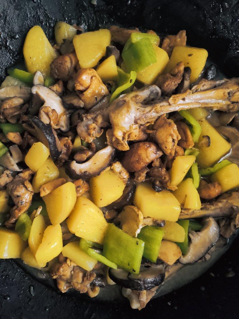 土豆鸡块（黄焖鸡）