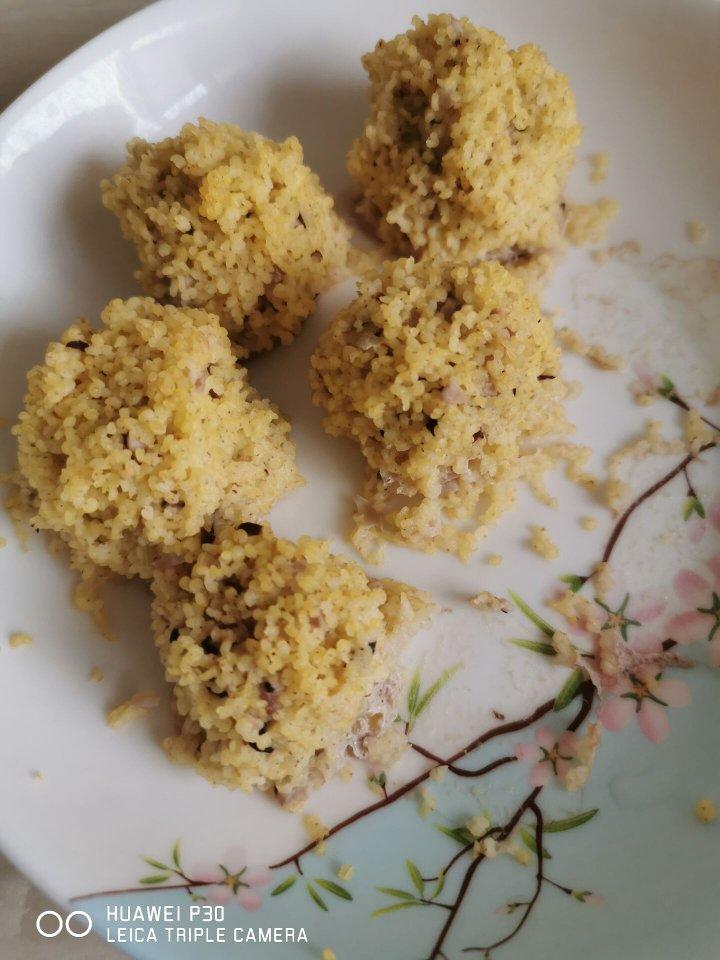 宝宝辅食： 小米芹菜肉丸子