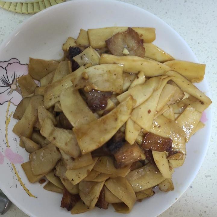 家常菜~杏鲍菇炒肉✅好吃下饭又简单🉑