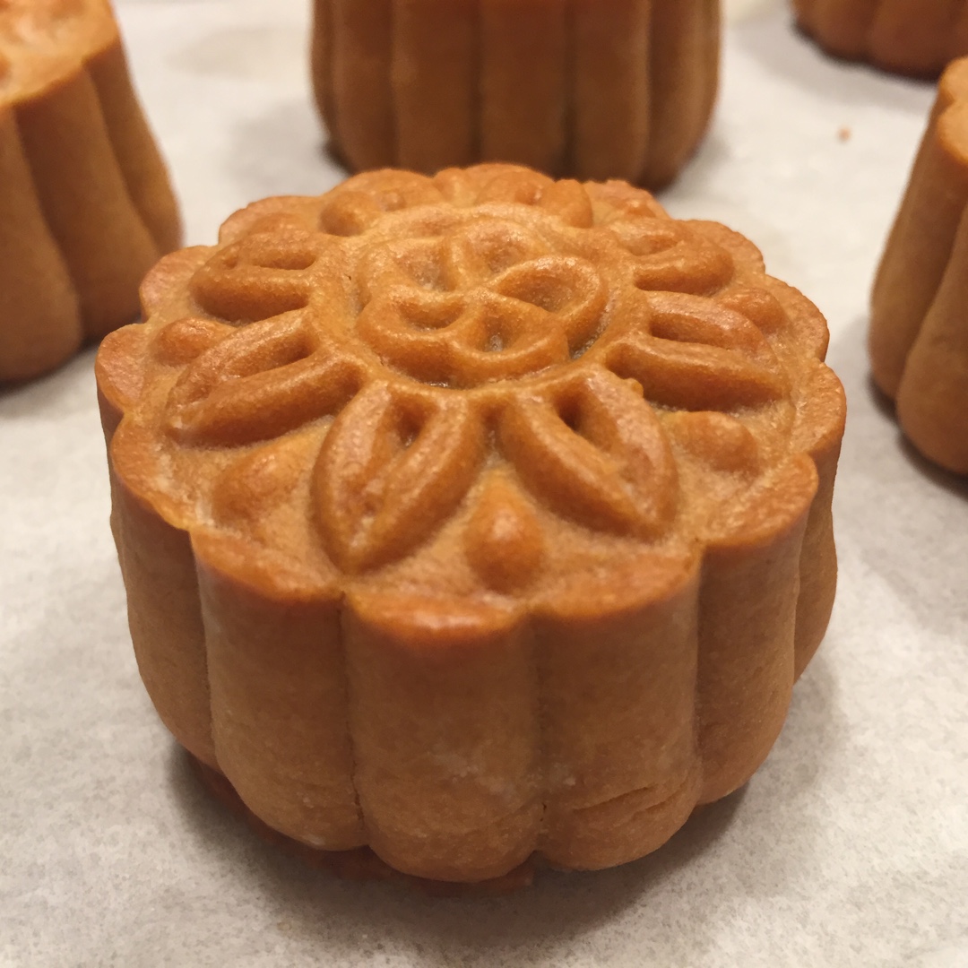 广式月饼—蛋黄莲蓉月饼