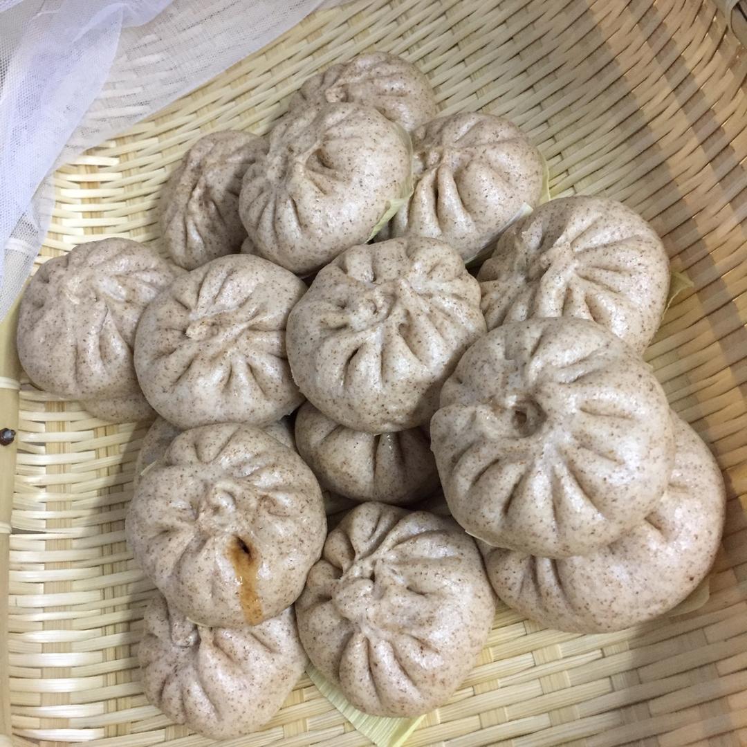 云朵般松软爆浆蜜汁叉烧包