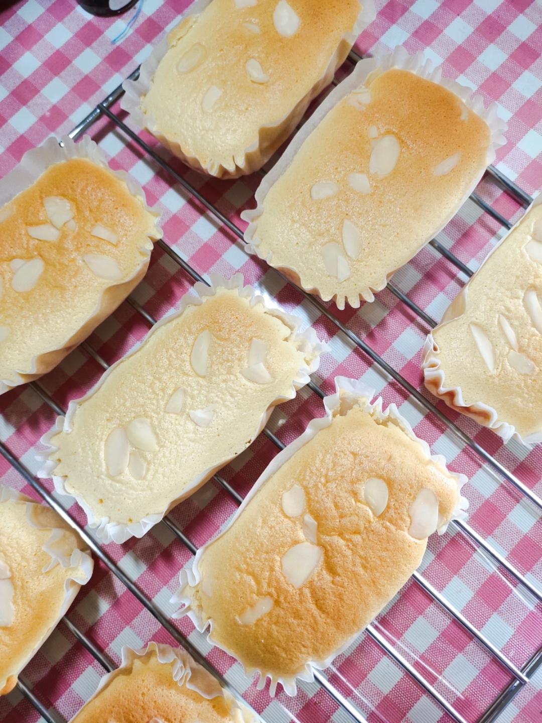 万用方子‼️口感滋润的酸奶&肉松沙拉夹心小蛋糕🍰