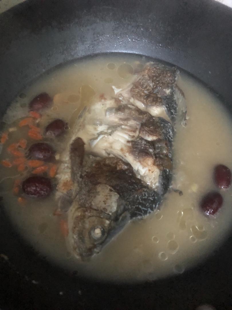 鲫鱼下奶汤