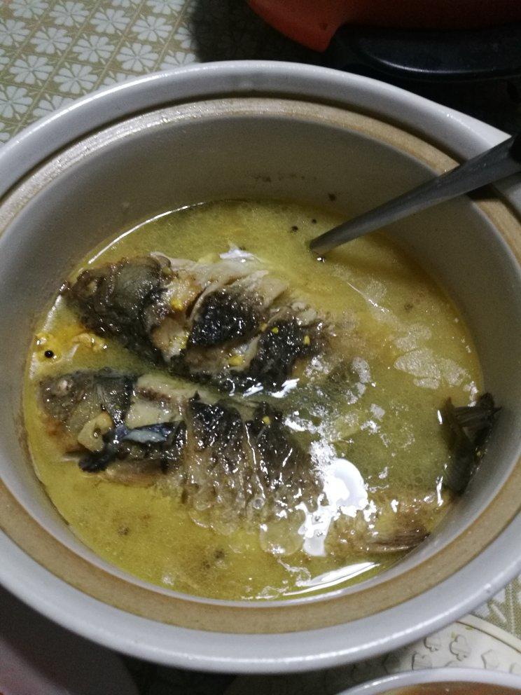 如何熬出奶白色鲜美鲫鱼汤