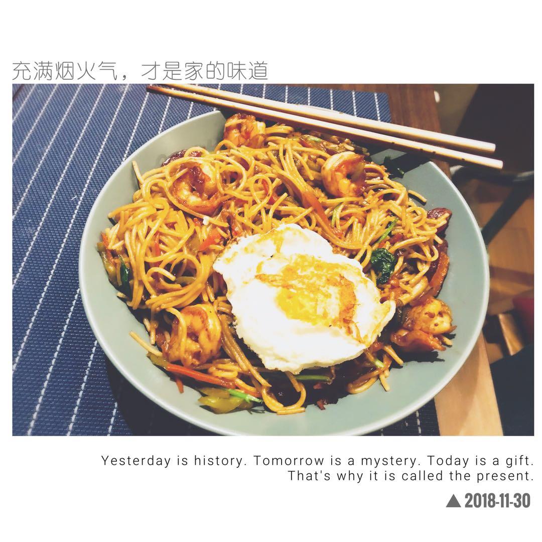 一碗不够的酱油海鲜炒面