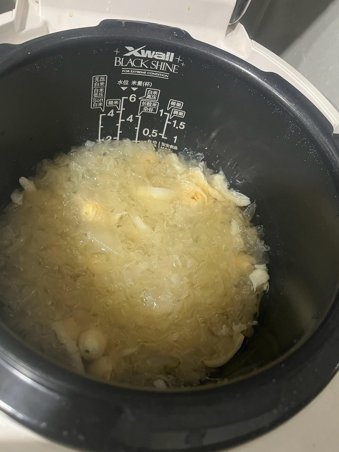 秋食白食 来一碗银耳莲子羹吧