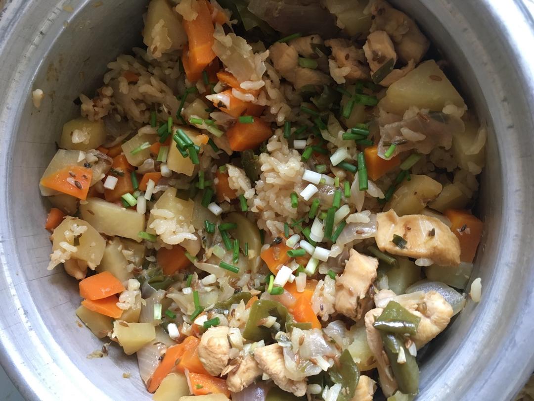 土豆胡萝卜鸡肉焖饭