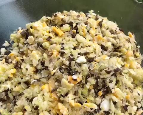 包心菜鸡蛋木耳粉条素馅饼