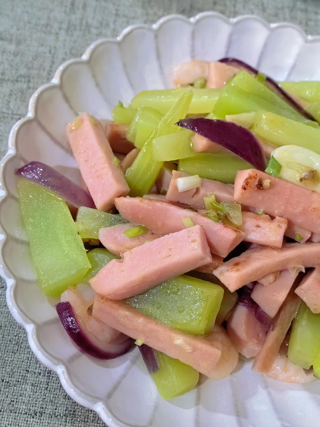鲜🉐️掉眉毛的莴笋炒火腿