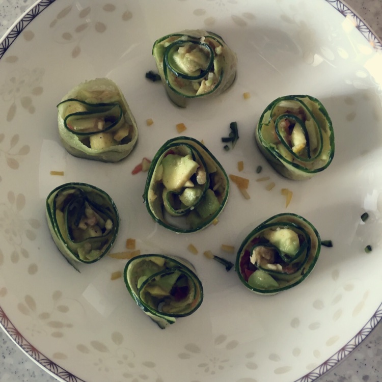 黄瓜牛油果酱卷虾