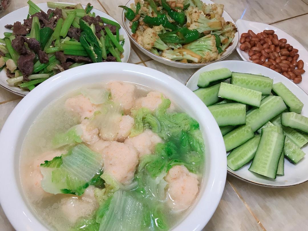 纯虾肉零添加虾丸炖白菜虾滑做法