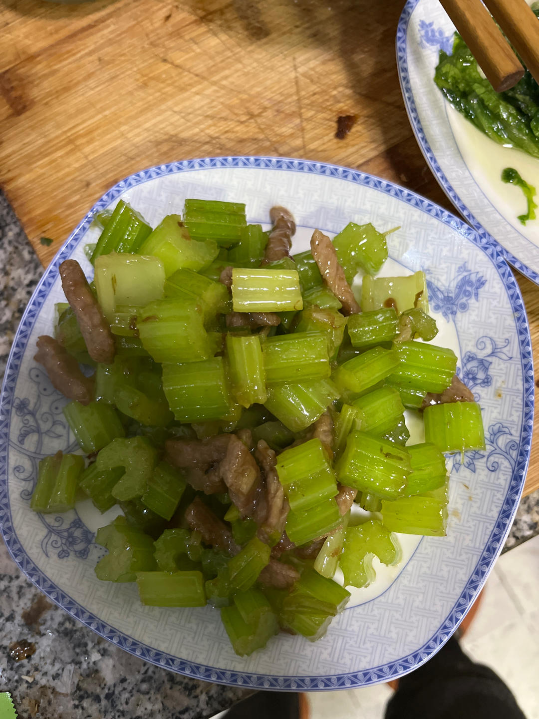 下饭芹菜炒肉