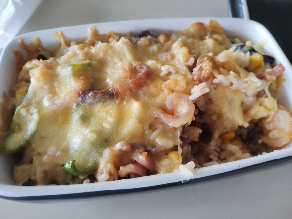 海鲜焗饭 Seafood Fried Rice with Cheesy Topping